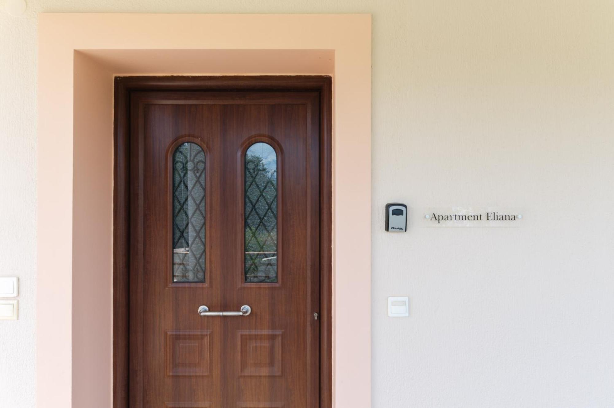 Vasilopoulos Residences - Apartments Eliana & Melanthia Argostoli  Exterior photo